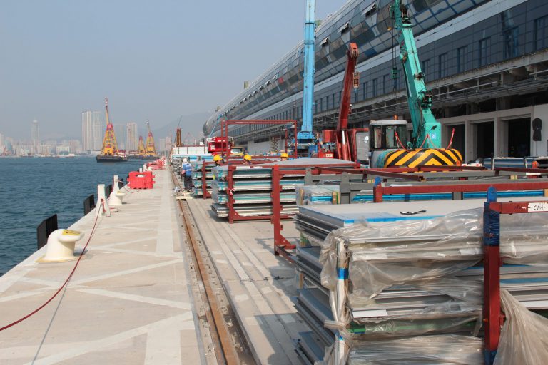 Kraanbaan op beton, continu ondersteund - Kai Tak Cruise Terminal Hong Kong