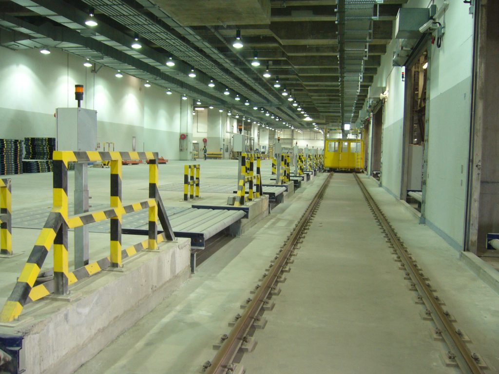 Kraanbaan op beton, discontinu ondersteund - Asia Airfreight Terminal Hong Kong