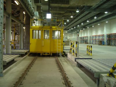 Kraanbaan op beton, discontinu ondersteund - Asia Airfreight Terminal Hong Kong